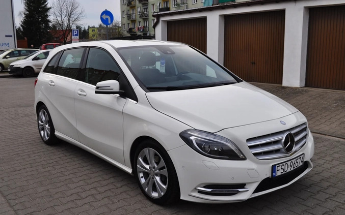 Mercedes-Benz Klasa B cena 49900 przebieg: 142000, rok produkcji 2014 z Drezdenko małe 781